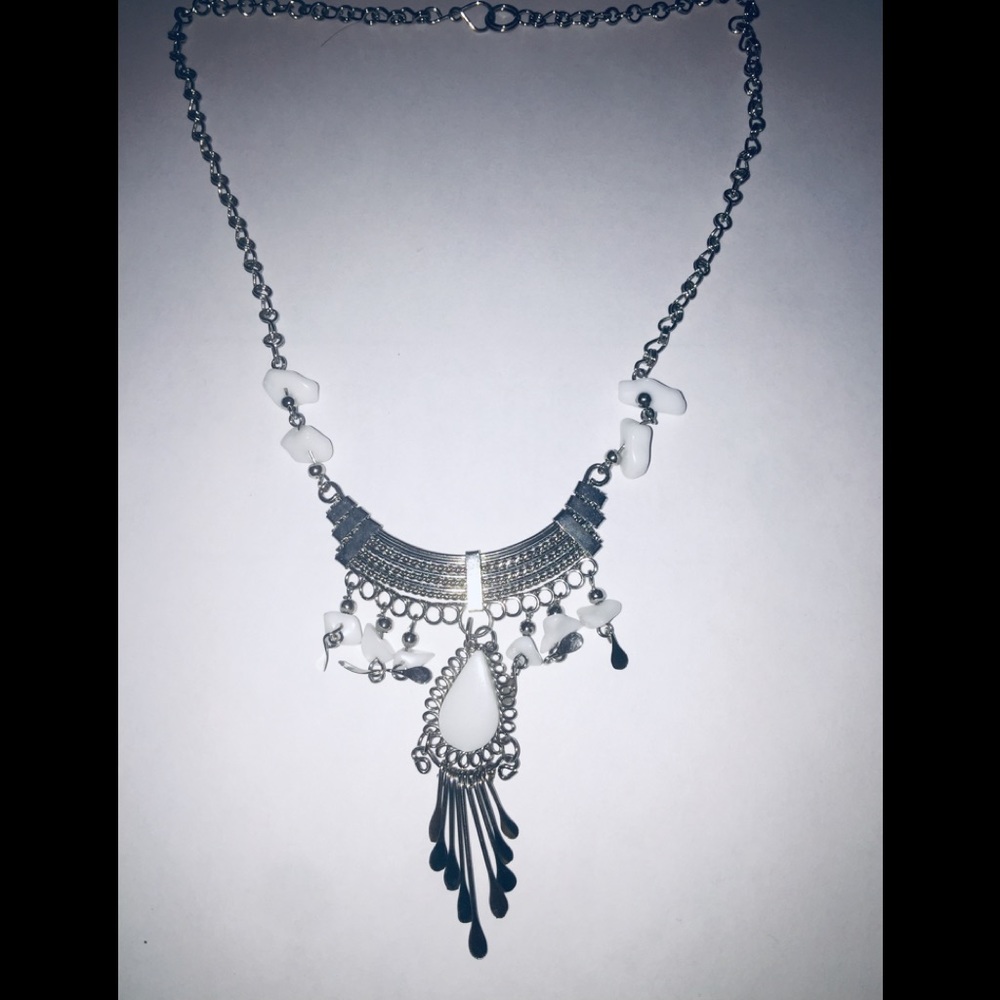 Peruvian whit necklace